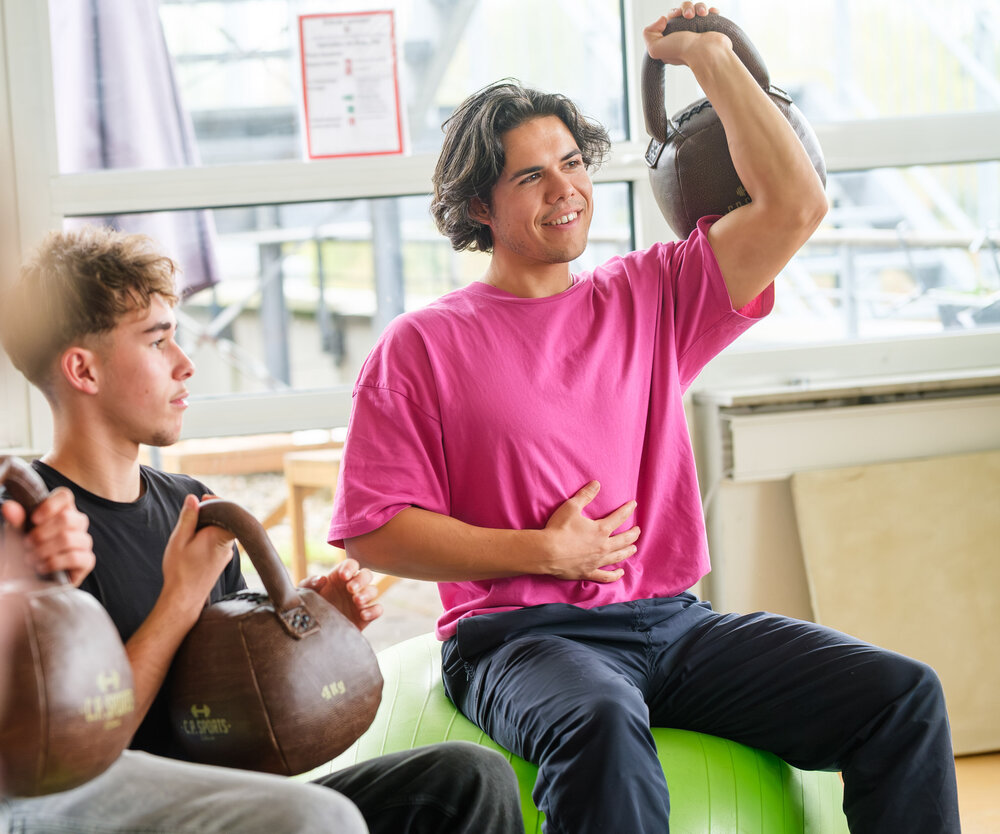 Schüler beim Lernen von Übungen