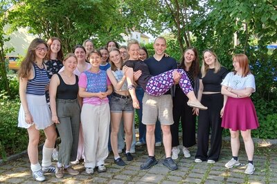 Unsere 2026 Ergotherapie Abschlussklasse mit Lehrerin