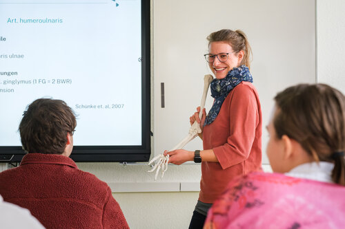 Physiotherapie Schüler:innen im Unterricht